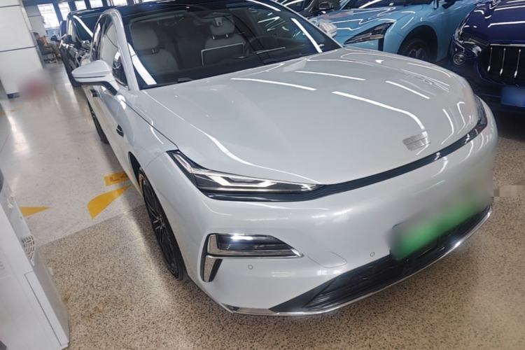 Used Geely Galaxy 8 2025 130km EM-i Prestige Edition Front Right 45 Deg