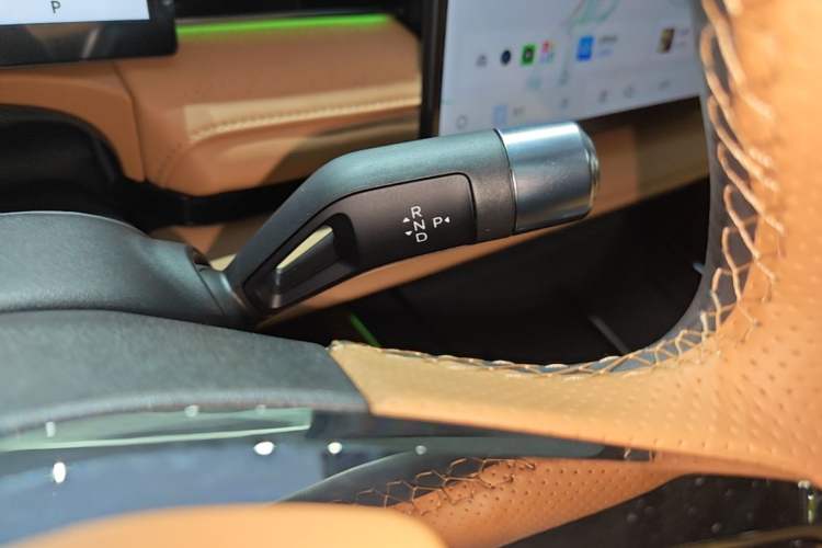 Used Geely Galaxy 8 2025 130km EM-P Starship Edition Gear Lever