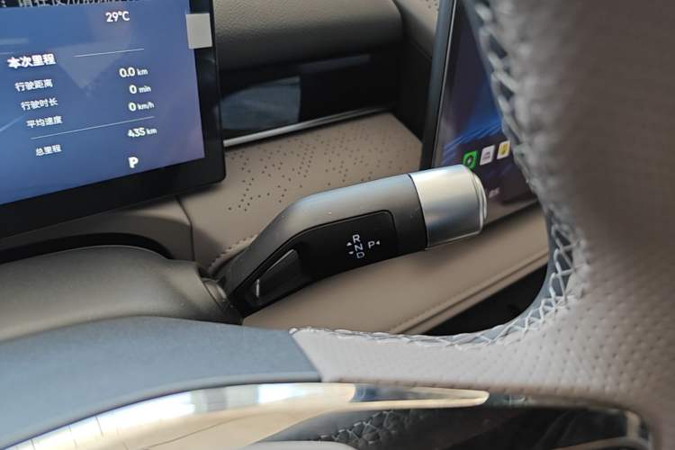 Used Geely Galaxy 8 2025 130km EM-P Starship Edition Gear Lever