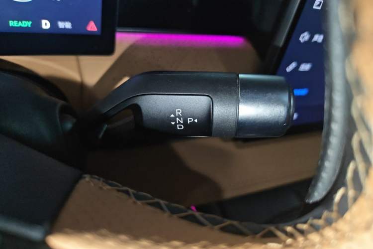 Used Geely Galaxy 8 2025 130km EM-i Flagship Edition Gear Lever