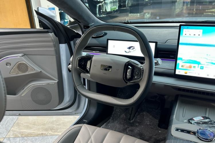Used Geely Galaxy 8 2025 130km EM-P Exploration Edition Interior 10