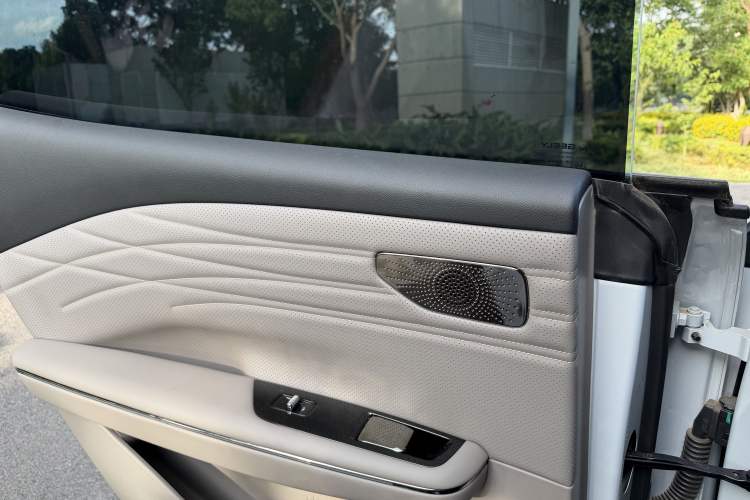 Used Geely Galaxy 8 2025 130km EM-i Prestige Edition Interior 10