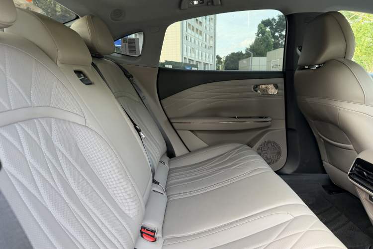 Used Geely Galaxy 8 2025 130km EM-i Prestige Edition Interior 12