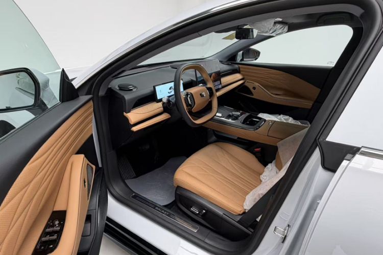 Used Geely Galaxy 8 2025 130km EM-i Deluxe Edition Interior 2