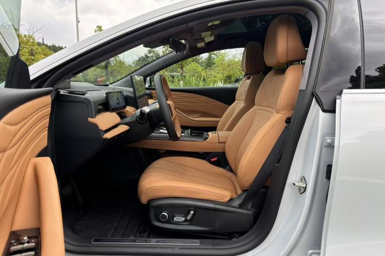 Used Geely Galaxy 8 2025 130km EM-P Starship Edition Interior 2