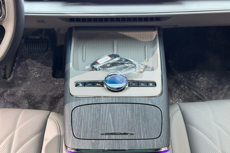 Used Geely Galaxy 8 2025 130km EM-P Exploration Edition Interior 2