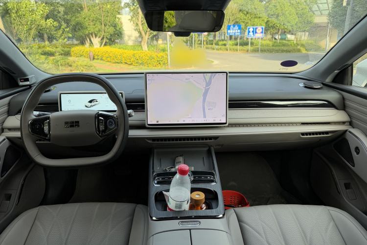 Used Geely Galaxy 8 2025 130km EM-i Prestige Edition Interior 2