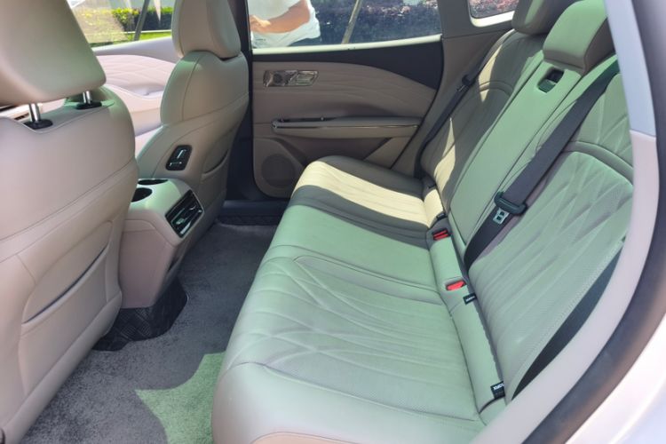 Used Geely Galaxy 8 2025 130km EM-i Prestige Edition Interior 3