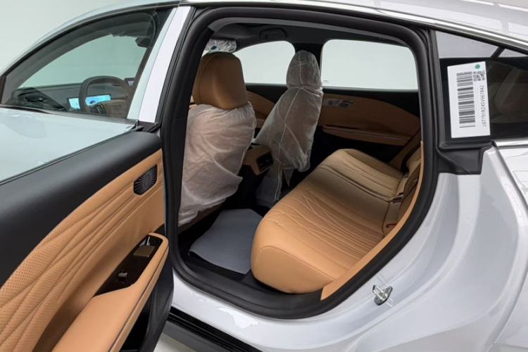 Used Geely Galaxy 8 2025 130km EM-i Deluxe Edition Interior 3