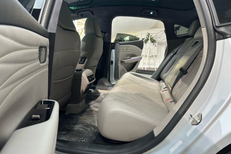 Used Geely Galaxy 8 2025 130km EM-P Exploration Edition Interior 3