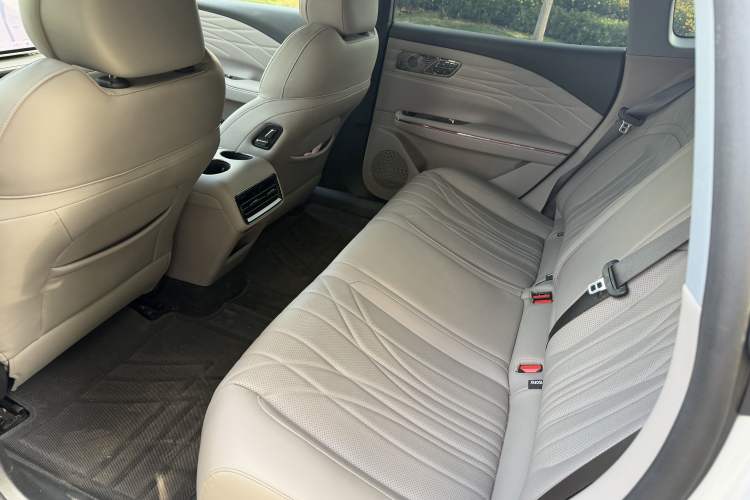 Used Geely Galaxy 8 2025 130km EM-i Prestige Edition Interior 3