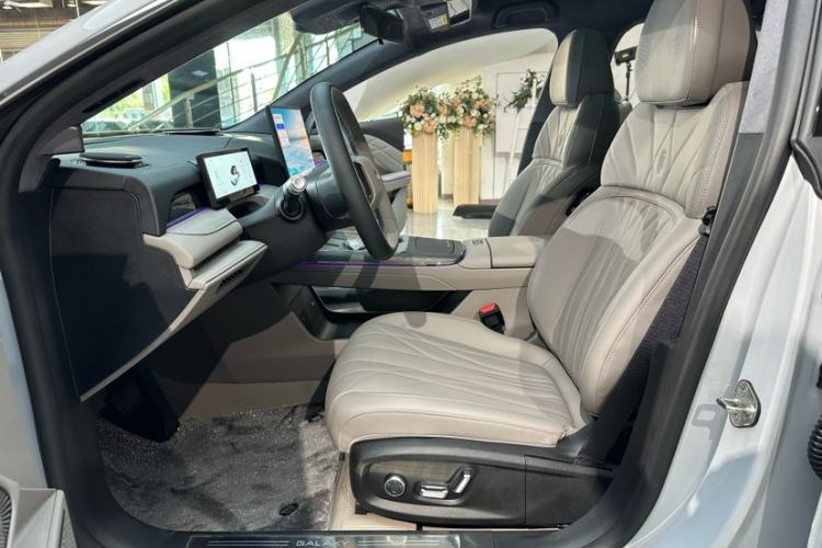 Used Geely Galaxy 8 2025 130km EM-P Exploration Edition Interior 6