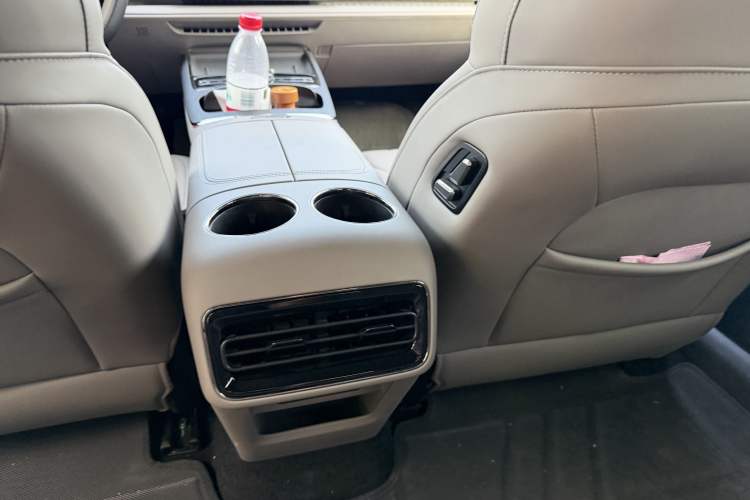 Used Geely Galaxy 8 2025 130km EM-i Prestige Edition Interior 6
