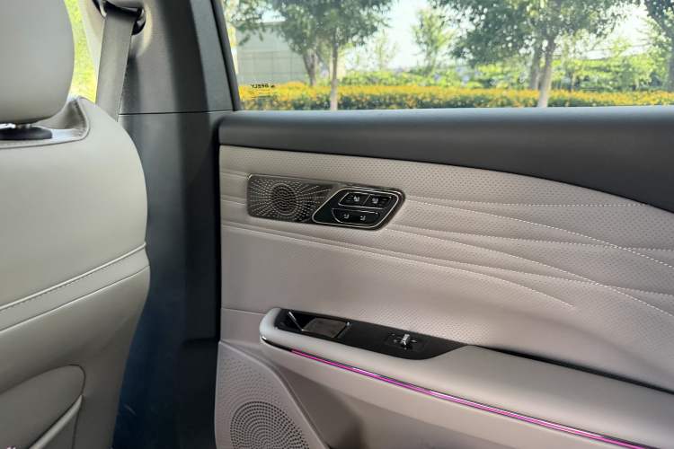 Used Geely Galaxy 8 2025 130km EM-i Prestige Edition Interior 7