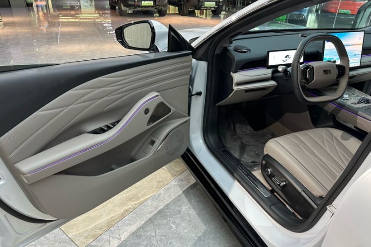 Used Geely Galaxy 8 2025 130km EM-P Exploration Edition Interior 8