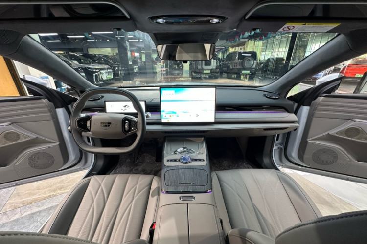 Used Geely Galaxy 8 2025 130km EM-P Exploration Edition Interior 9