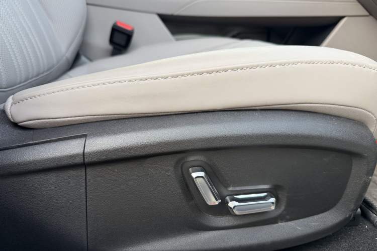 Used Geely Galaxy 8 2025 130km EM-i Prestige Edition Interior 9
