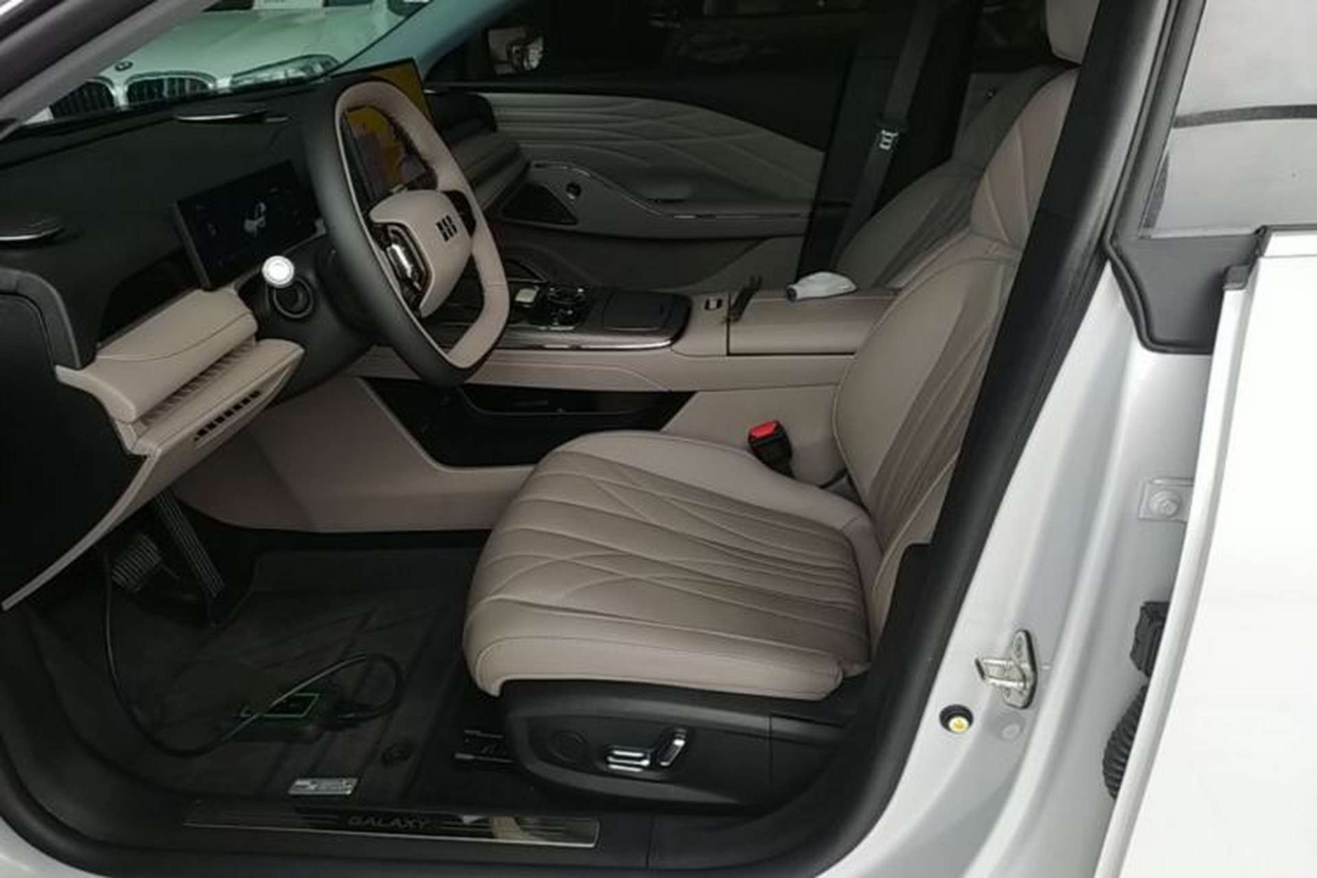 Used Geely Galaxy 8 2025 130km EM-i Deluxe Edition Left Front Seat