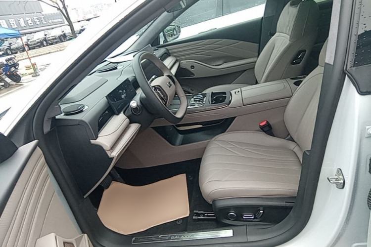 Used Geely Galaxy 8 2025 130km EM-i Flagship Edition Left Front Seat