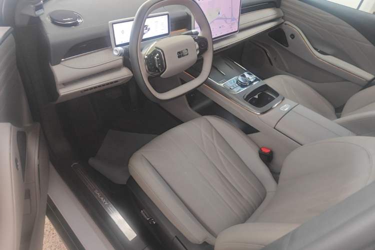 Used Geely Galaxy 8 2025 130km EM-i Prestige Edition Left Front Seat