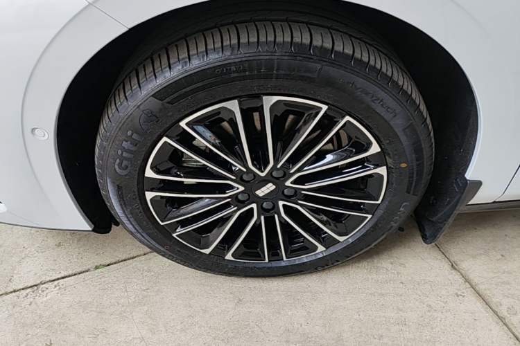Used Geely Galaxy 8 2025 130km EM-i Deluxe Edition Left Front Wheel Hub