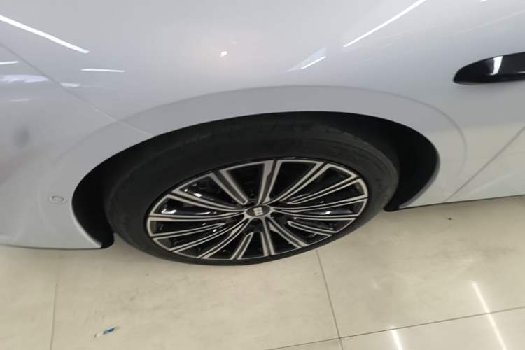 Used Geely Galaxy 8 2025 130km EM-P Starship Edition Left Front Wheel Hub
