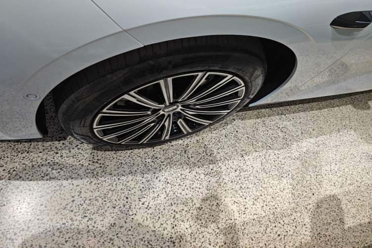 Used Geely Galaxy 8 2025 130km EM-P Starship Edition Left Front Wheel Hub