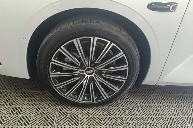 Used Geely Galaxy 8 2025 130km EM-i Flagship Edition Left Front Wheel Hub