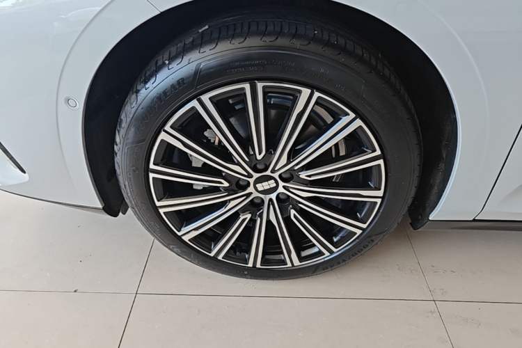 Used Geely Galaxy 8 2025 130km EM-P Starship Edition Left Front Wheel Hub