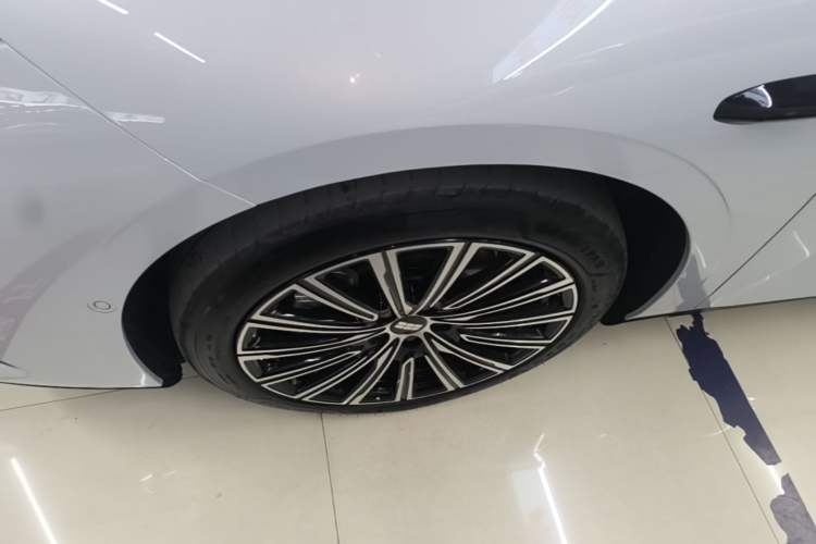 Used Geely Galaxy 8 2025 130km EM-P Starship Edition Left Front Wheel Hub