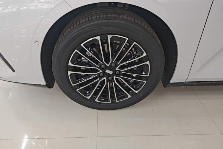 Used Geely Galaxy 8 2025 60km EM-i Luxury Edition Left Front Wheel Hub