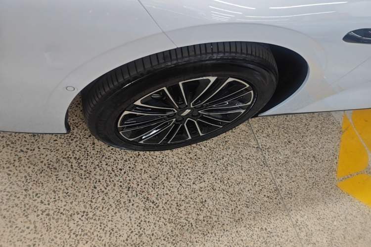 Used Geely Galaxy 8 2025 130km EM-i Prestige Edition Left Front Wheel Hub