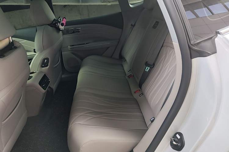 Used Geely Galaxy 8 2025 130km EM-i Deluxe Edition Left Rear Seat