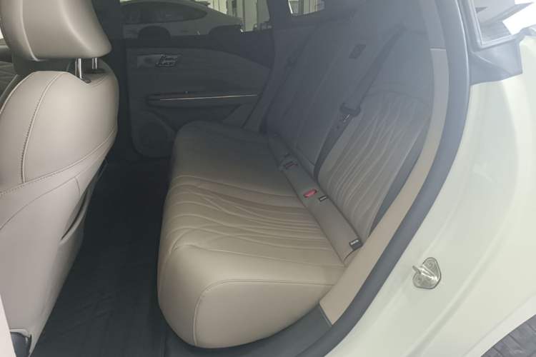 Used Geely Galaxy 8 2025 130km EM-i Flagship Edition Left Rear Seat