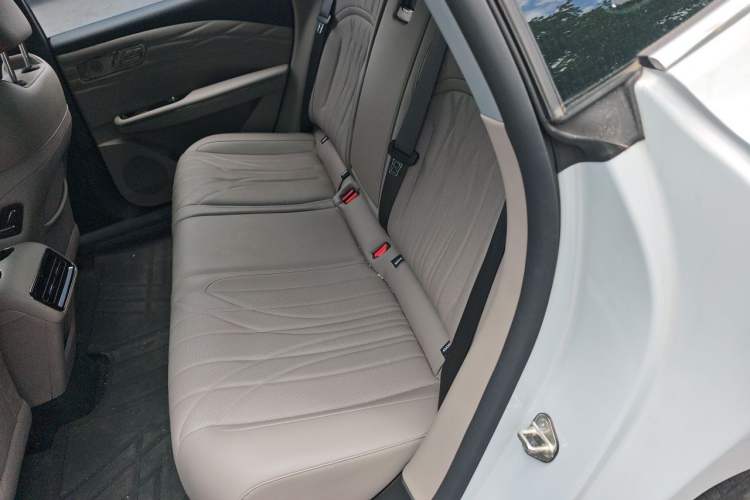Used Geely Galaxy 8 2025 130km EM-i Prestige Edition Left Rear Seat