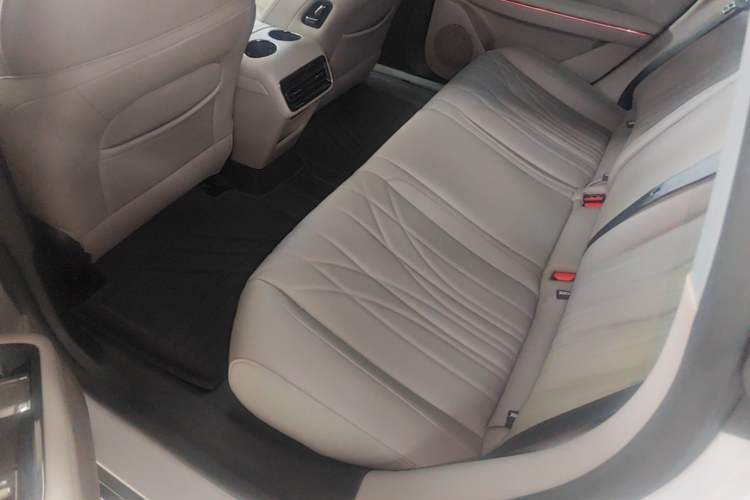 Used Geely Galaxy 8 2025 130km EM-i Prestige Edition Left Rear Seat