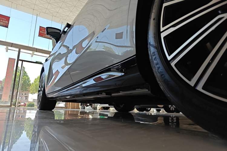 Used Geely Galaxy 8 2025 130km EM-P Starship Edition Left Side Sill