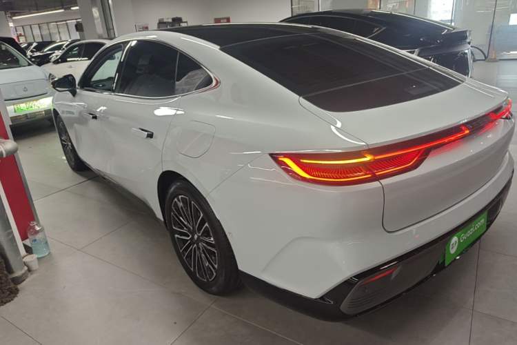 Used Geely Galaxy 8 2025 130km EM-i Deluxe Edition Rear Left 45 Deg