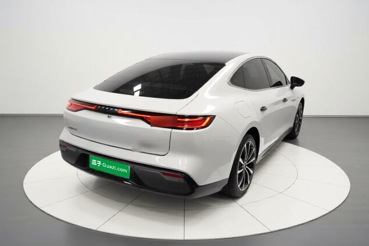 Used Geely Galaxy 8 2025 130km EM-i Flagship Edition Rear Right 45 Deg