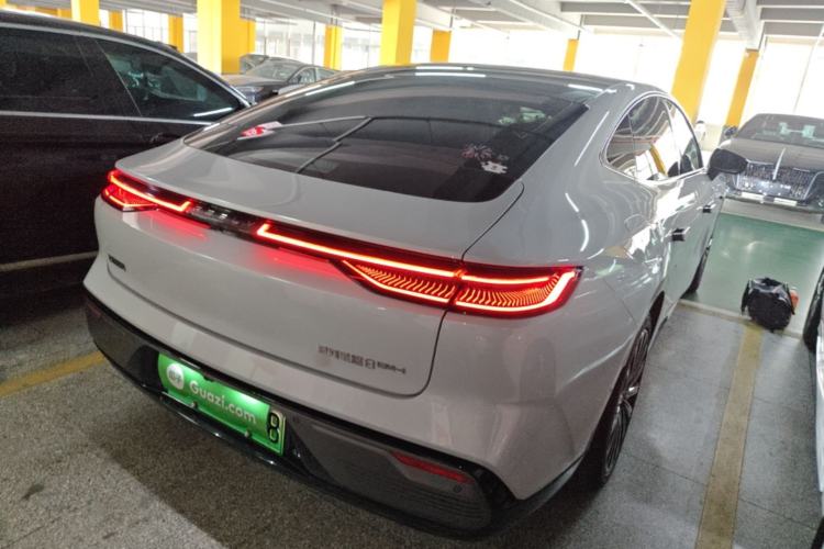 Used Geely Galaxy 8 2025 130km EM-i Flagship Edition Rear Right 45 Deg