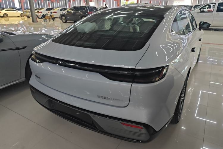 Used Geely Galaxy 8 2025 60km EM-i Luxury Edition Rear Right 45 Deg
