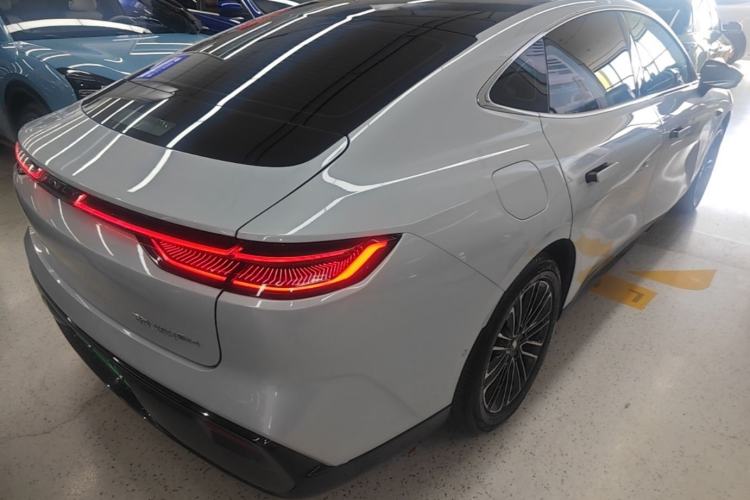 Used Geely Galaxy 8 2025 130km EM-i Prestige Edition Rear Right 45 Deg