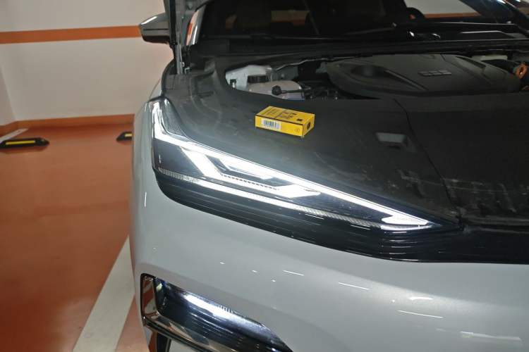 Used Geely Galaxy 8 2025 130km EM-i Flagship Edition Right Front Headlight