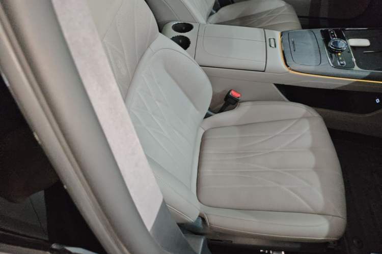 Used Geely Galaxy 8 2025 130km EM-i Flagship Edition Right Front Seat