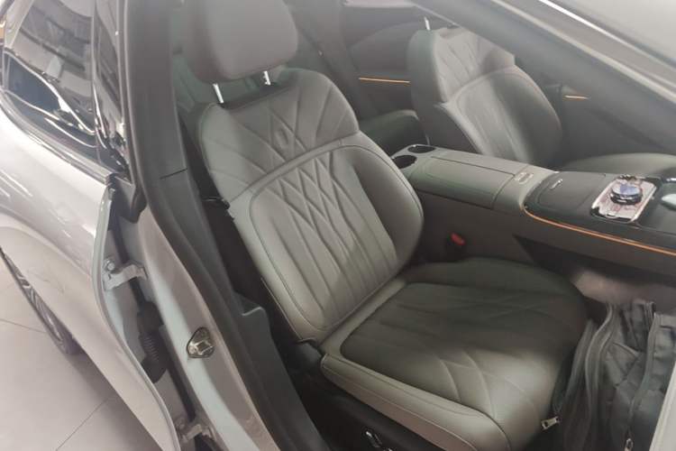 Used Geely Galaxy 8 2025 130km EM-i Deluxe Edition Right Front Seat