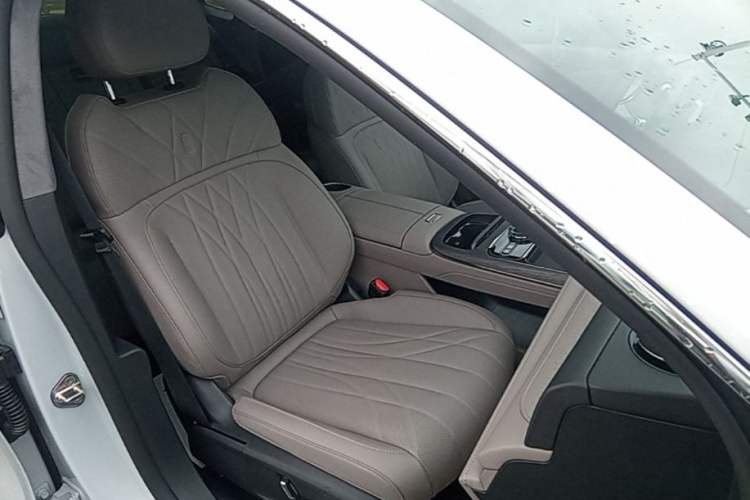 Used Geely Galaxy 8 2025 130km EM-i Flagship Edition Right Front Seat