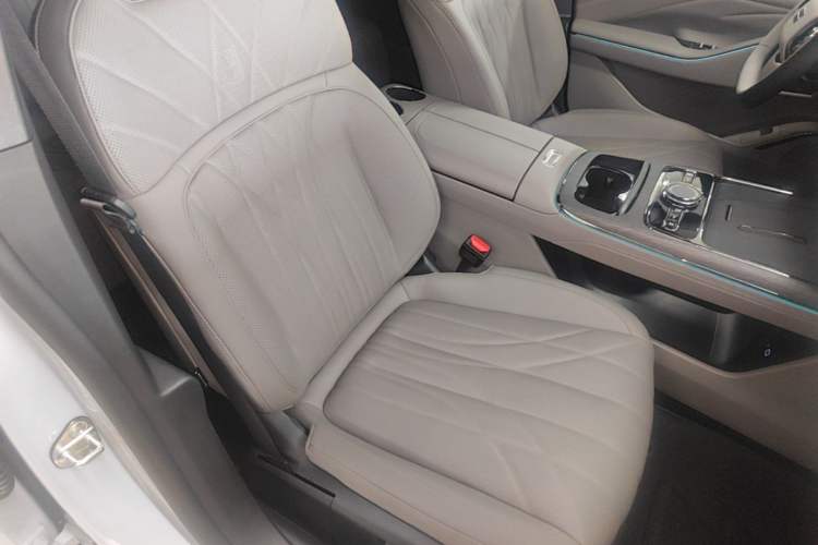 Used Geely Galaxy 8 2025 130km EM-i Prestige Edition Right Front Seat