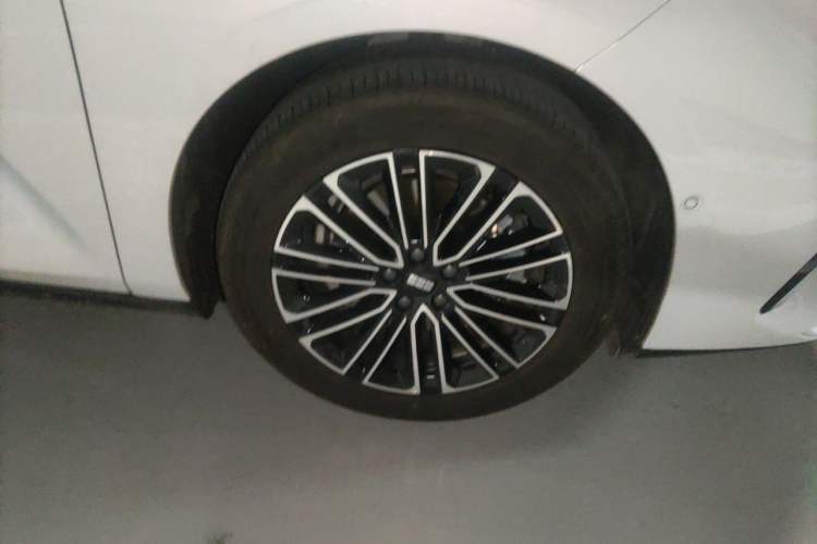 Used Geely Galaxy 8 2025 130km EM-i Prestige Edition Right Front Wheel Hub