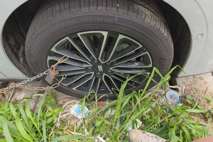 Used Geely Galaxy 8 2025 130km EM-i Deluxe Edition Right Front Wheel Hub