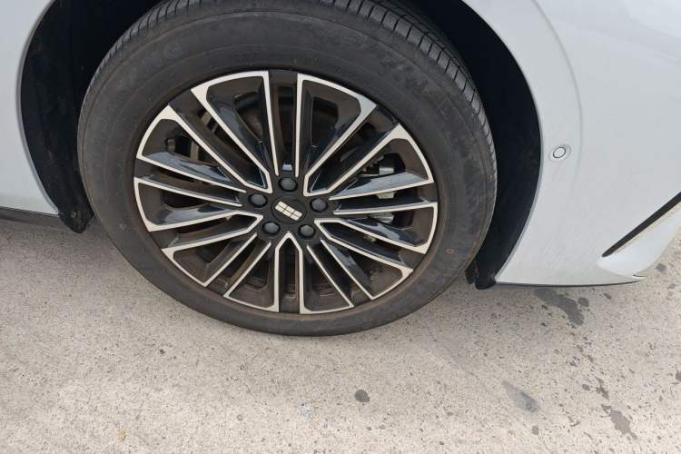 Used Geely Galaxy 8 2025 130km EM-i Prestige Edition Right Front Wheel Hub